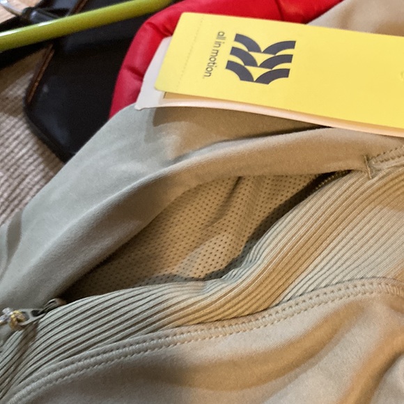 In Motion High Rise Leggings - Picture 8 of 11